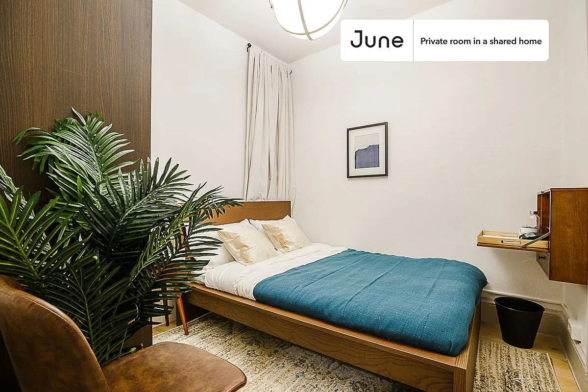 Full bedroom in 5 bed/1 bath home in Hell's Kitchen #183 B — Photo 1