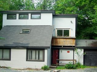 8331 Shannon Dr, Tobyhanna, PA