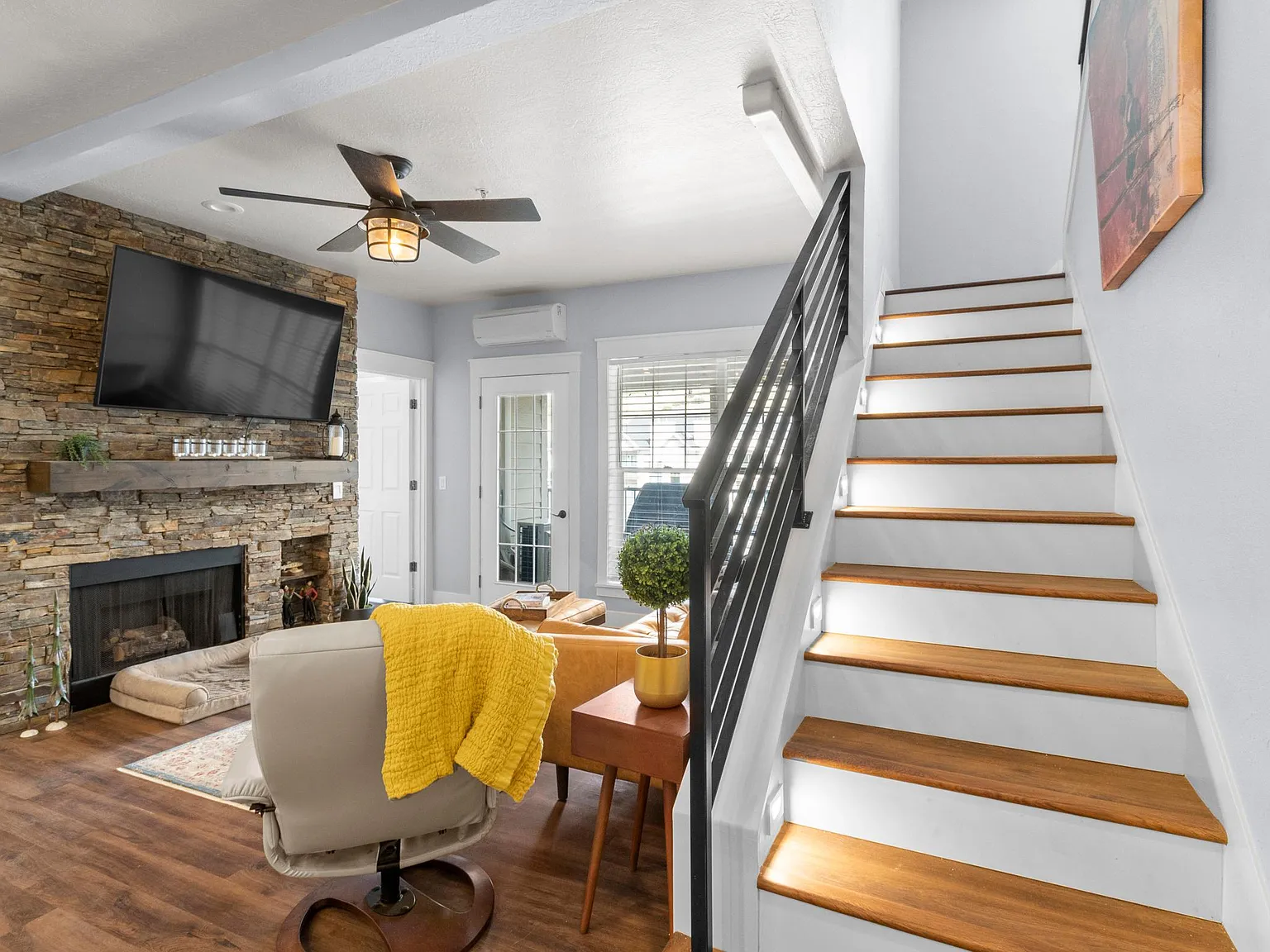 2 bed, 1275 sqft, $3,200 — Photo 2