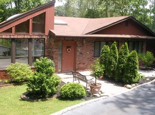 320 Woodbury Rd, Woodbury, NY 11797