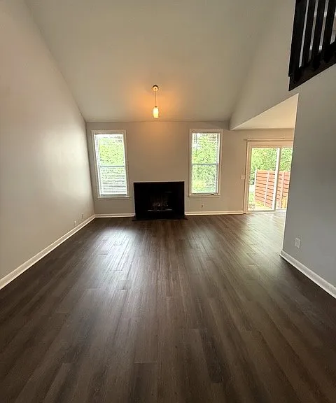 502 Clubhouse Ct — Photo 3