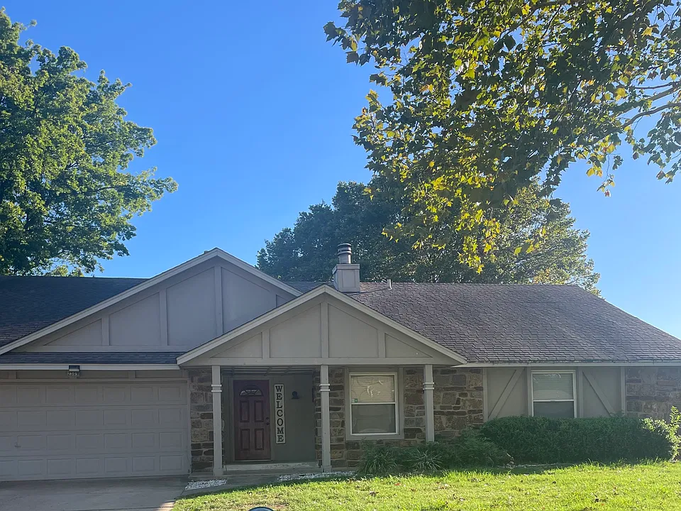 2309 W Broadway Ct
