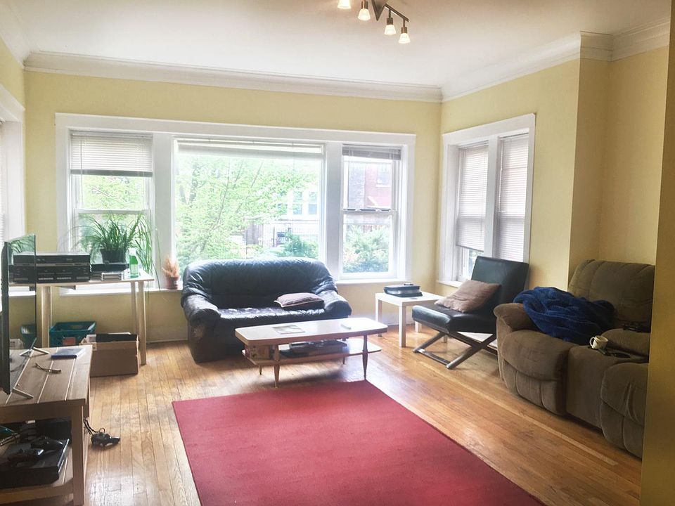 Large Living room with lots of Windows