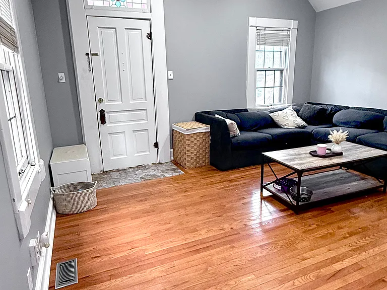 613 Lathrop St — Photo 4
