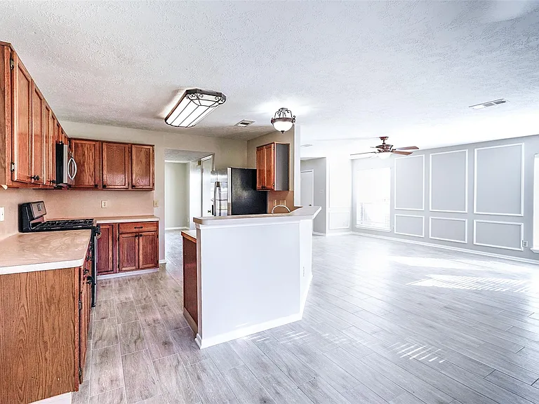 2103 Charlton House Ln — Photo 9
