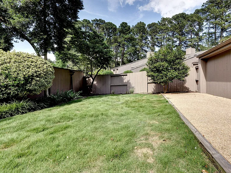 106 Harrops Gln — Photo 36