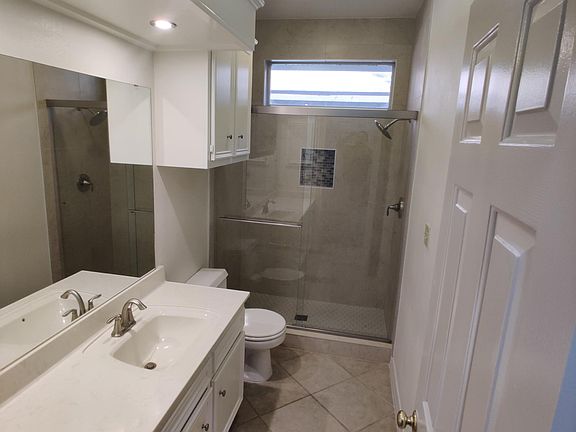 4th image of 405 Canary Ave