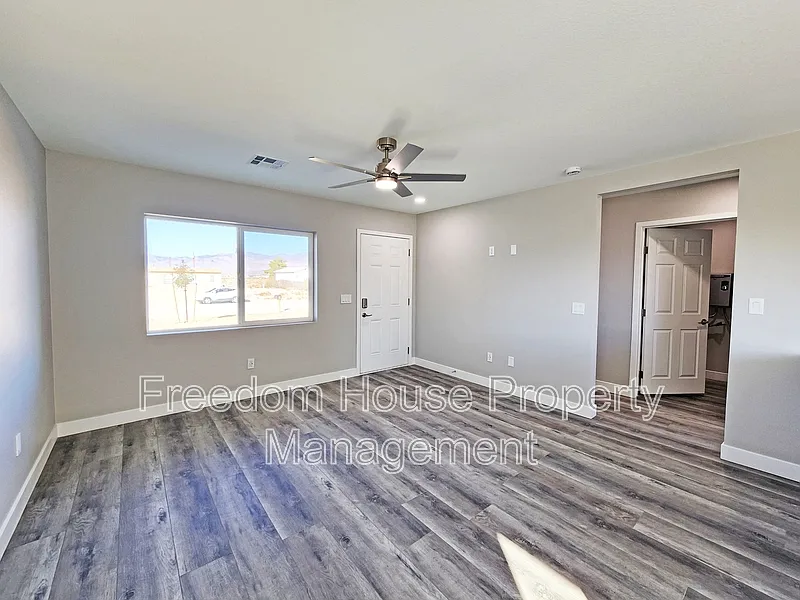 2 bed, 2.0 bath, 1082 sqft, $1,636 — Photo 3