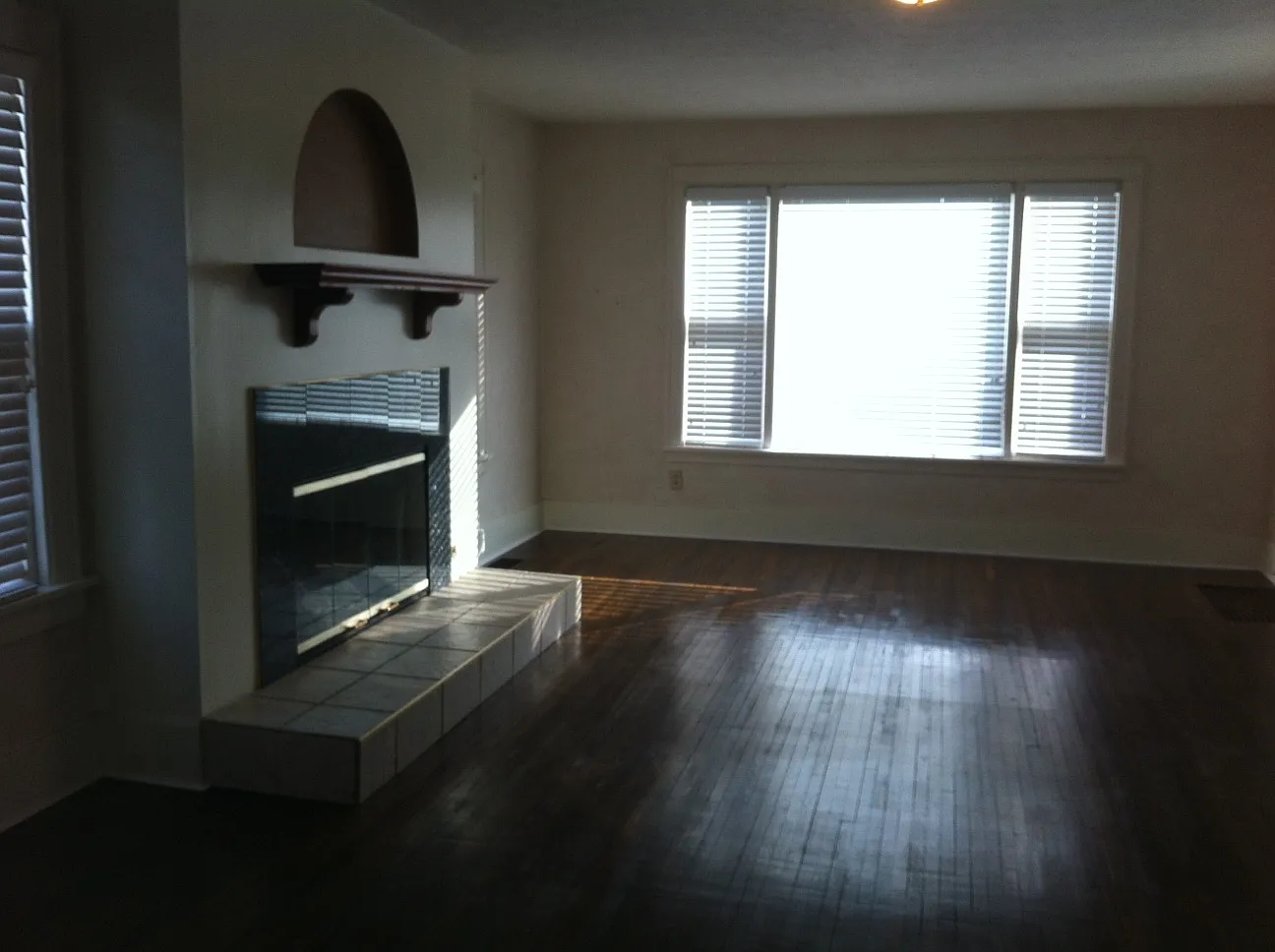 2 Bedroom Country Charm in Elkhart — Photo 4