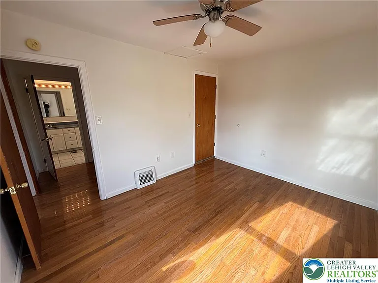 2955 Middletown Rd — Photo 15