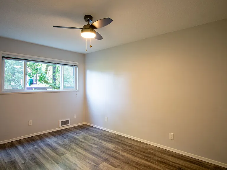 Off SE Belmont: Mid-Century 2Bdr w/Patio & Parking! — Photo 9