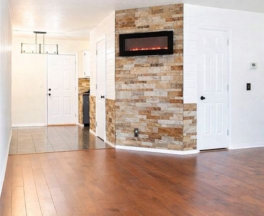 5th image of 109 W Howard St