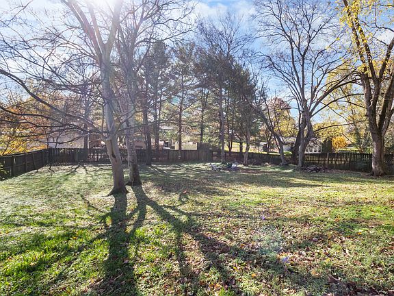 4th image of 308 Hundred Oaks Dr