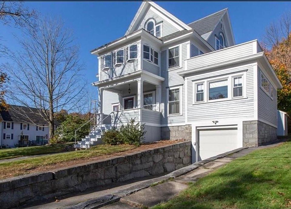 118 Riverside St, Lowell MA 01854
