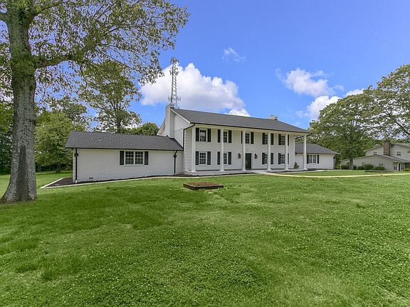 2nd image of 112 Raven Wood Cir