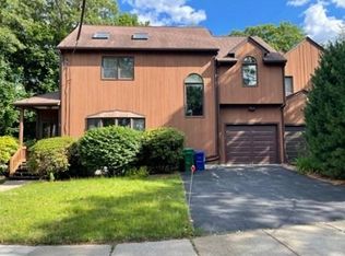 14-16 Carthay Cir, Newton, MA 02461