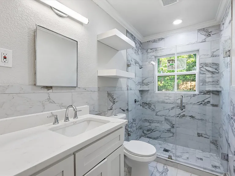 1515 Waco Ave — Photo 2
