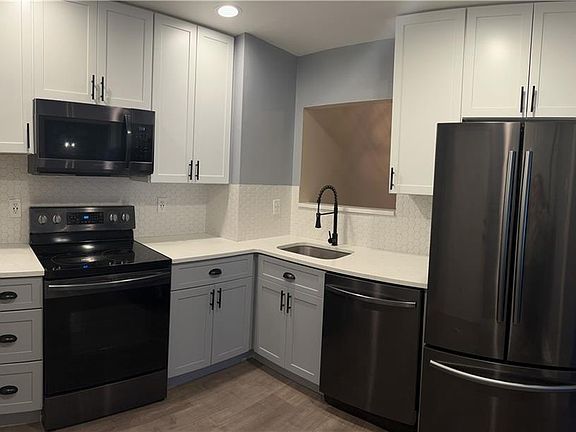 3rd image of 401 Drew Ln