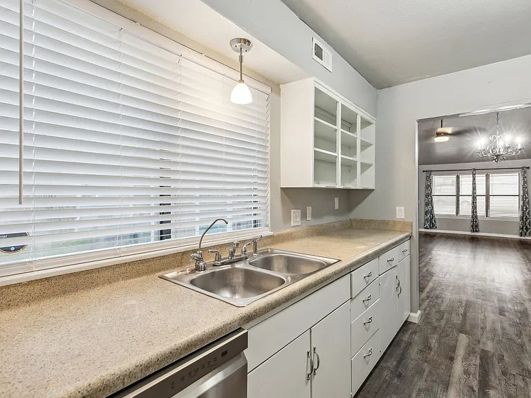 2721 Indian Creek Blvd — Photo 6