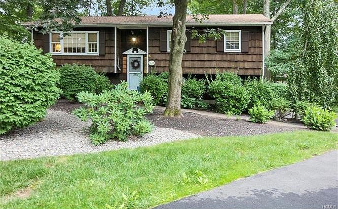1st image of 5 Eastlyn Ct
