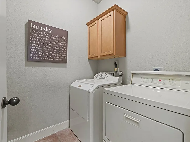 713 Englemann Oak Dr — Photo 12