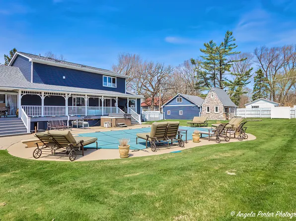41653 N Lotus Ave, Antioch, IL 60002