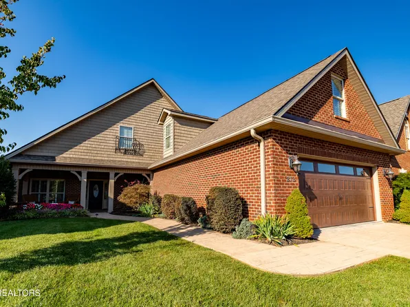 272 Savannah Park Dr, Maryville, TN 37803