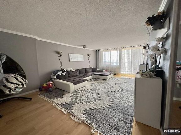 4th image of 300 Winston Dr APT 2012