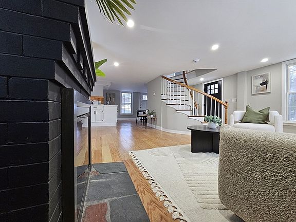 5th image of 122 Chapin Rd