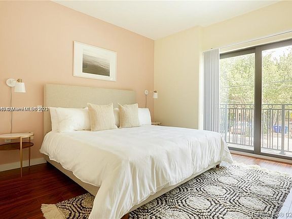 5th image of 568 NE 66th St #402