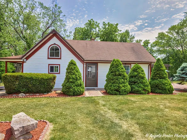 921 S River Rd, McHenry, IL 60051