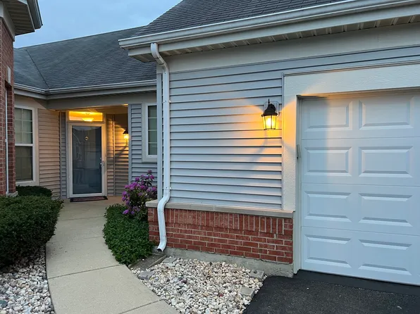 21415 Papoose Lake Dr, Crest Hill, IL 60403