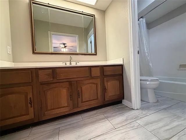 210 Camden St — Photo 18