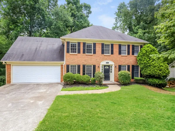 5040 Huntshire Ln, Lilburn, GA 30047