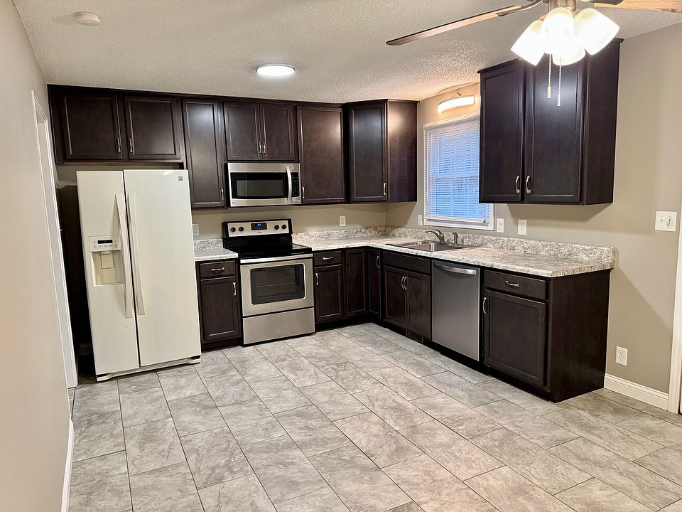 spacious eat-in kitchen