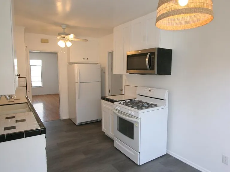 1227 S Sherbourne Dr #4 — Photo 3