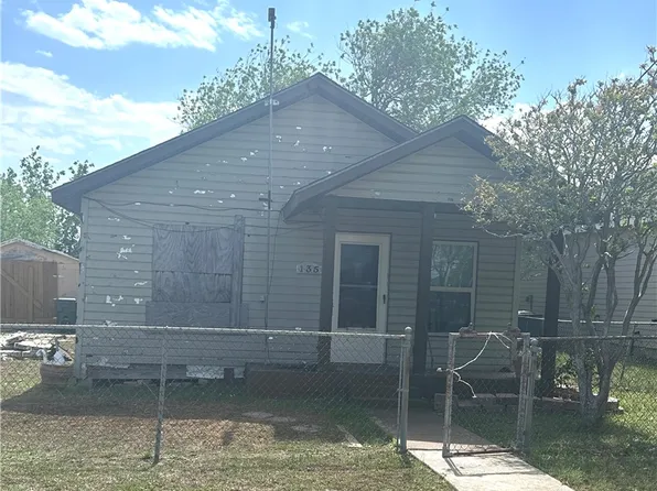 135 Allende St, Taft, TX 78390