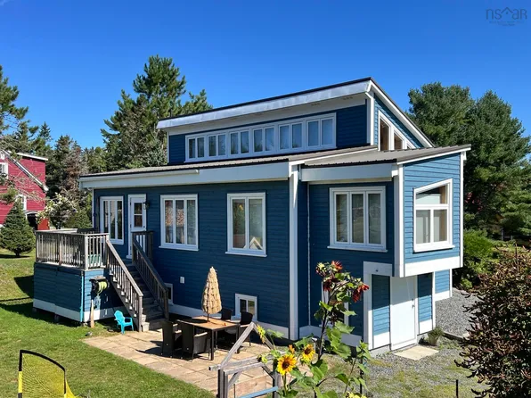 12 Whynacht Cove Rd, Lunenburg, NS B0J 2C0