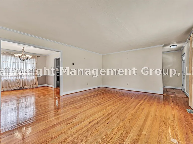 4374 Sheldon Dr — Photo 4