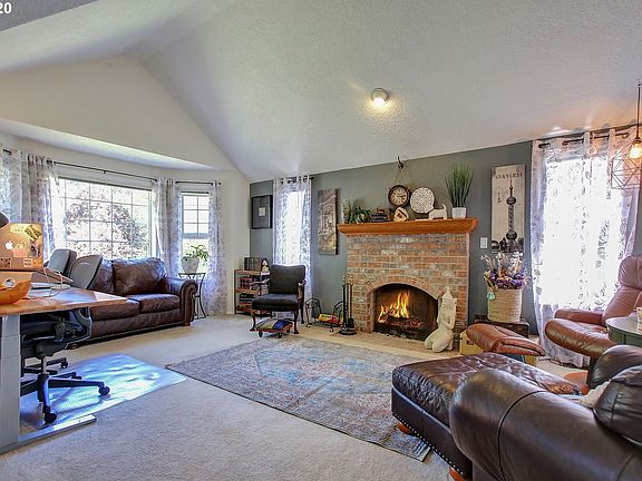 4th image of 1670 Killarney Dr
