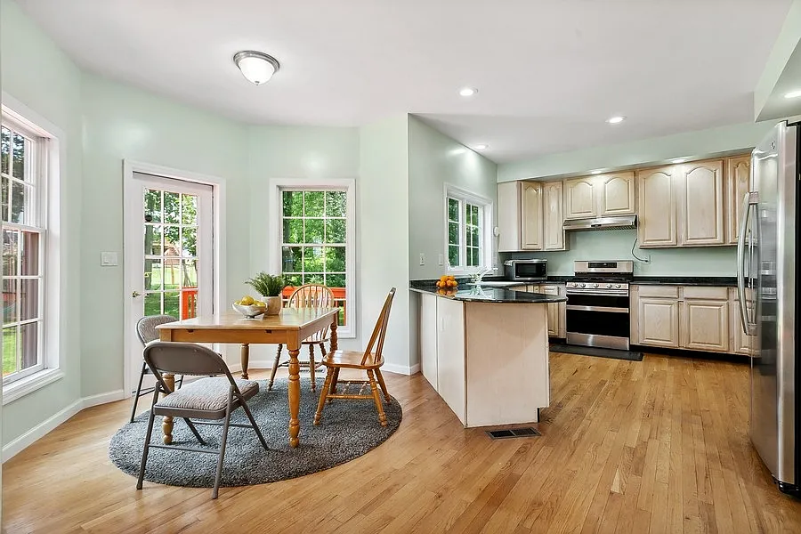 4 bed, 2.5 bath, 2846 sqft, $13,000 — Photo 3