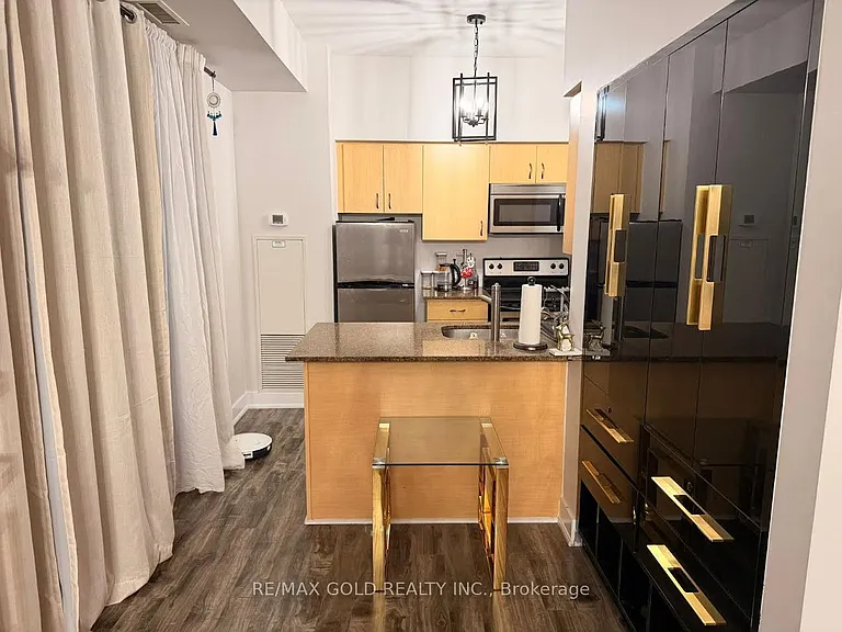 215 Queen St E #1401 — Photo 3