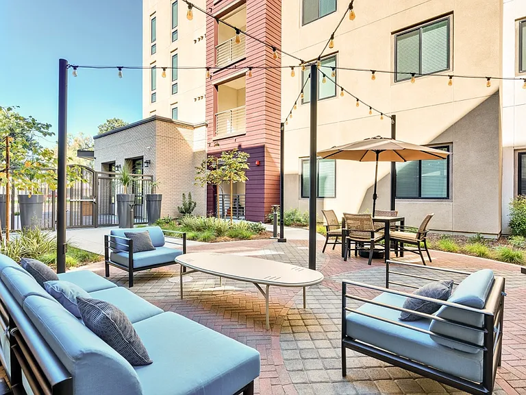 Downtown Ontario Luxury Apartments — Photo 86