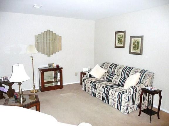 3rd image of 5473 Starcrest Dr