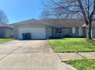 3382 W Montclair Ct, Springfield, MO 65807