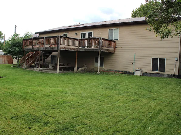 548 7th Ave S, Shelby, MT 59474
