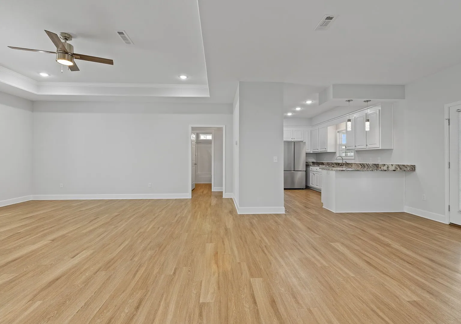 New Luxury Townhouse — Photo 3