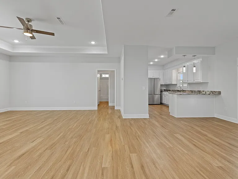 156 Wingate Ave — Photo 3