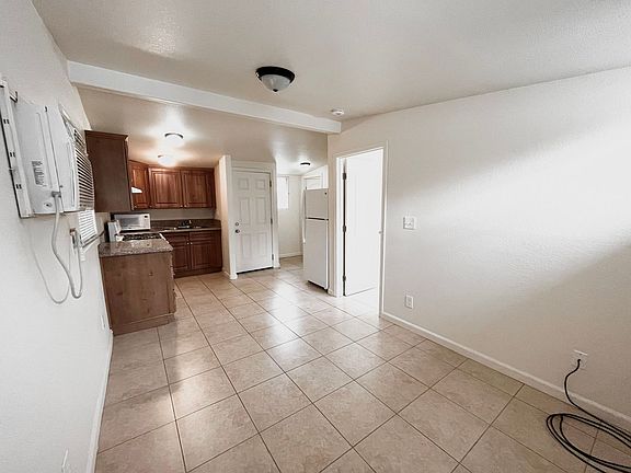 5th image of 714 25th St APT 4