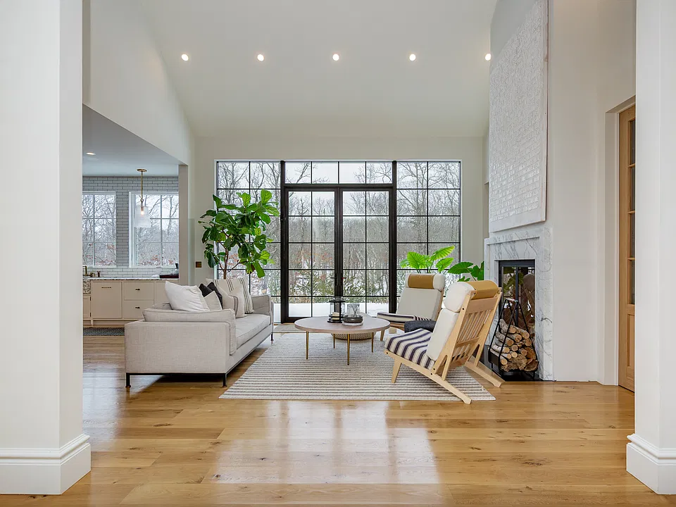 13 Hilltop Ln